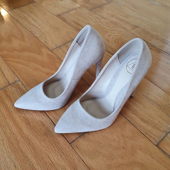 Faux Suede Pointed Toe Pumps - Picture 2 of 4